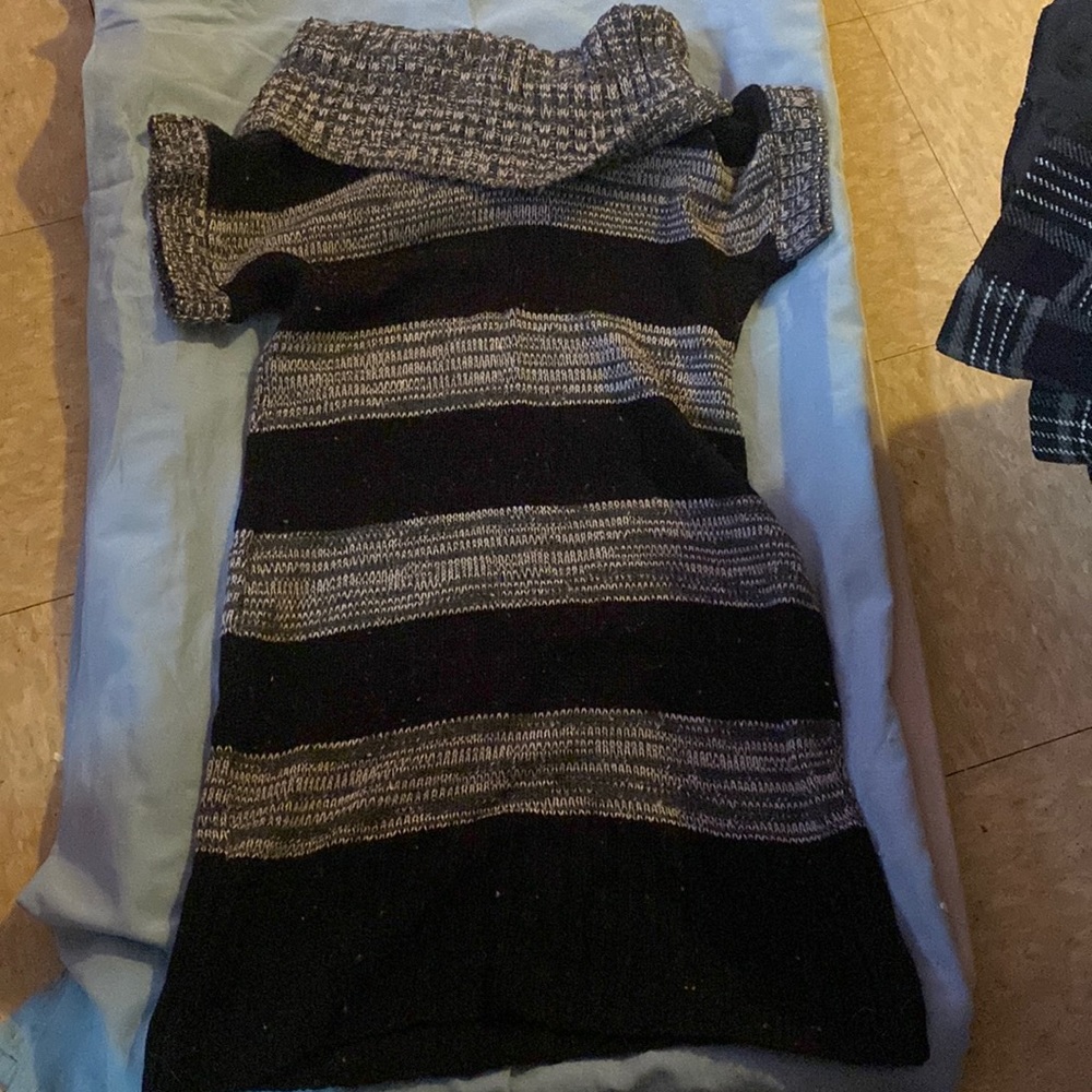 Black and gray sweater